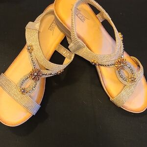 SHIBEVER Women's Tan Embellished Sandals